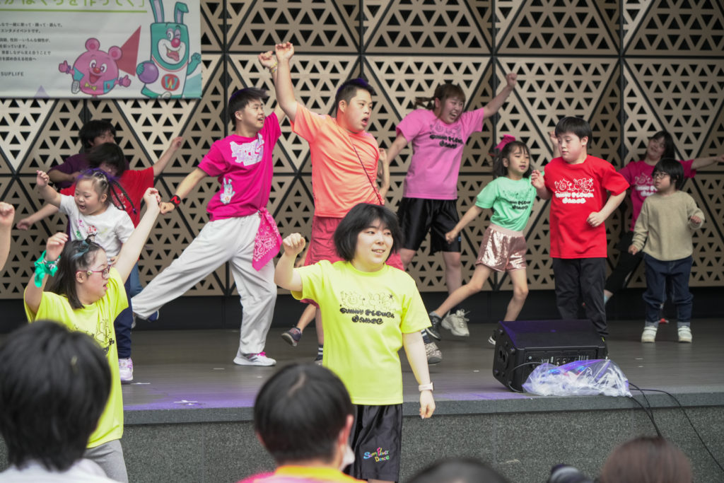 障がい児・ダウン症のためのダンスレッスン:サニーフラワーダンス