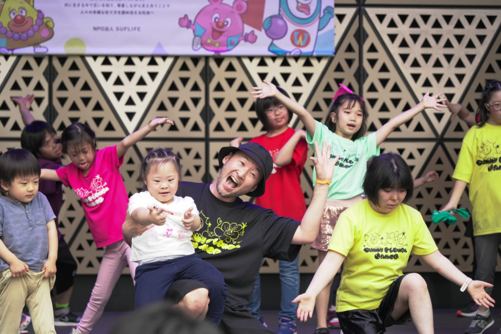 ダウン症 ダンス レッスン風景