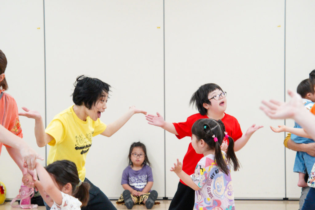 障がい児・ダウン症のためのダンスレッスン:サニーフラワーダンス