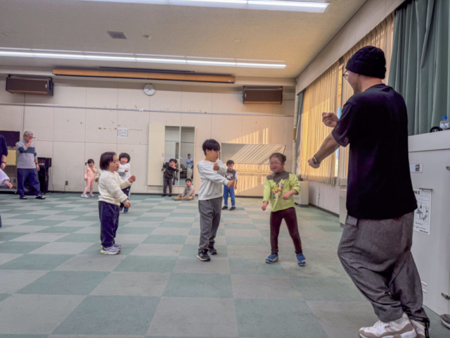 ダウン症・障がい児ダンス：サニーフラワーダンス